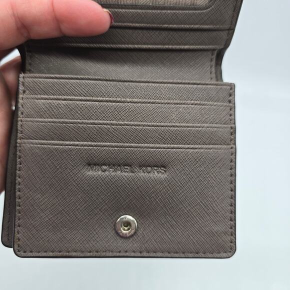 Michael Kors Wallet Saffiano Leather Jet Set Travel Flap Card Holder Taupe - Picture 7 of 9